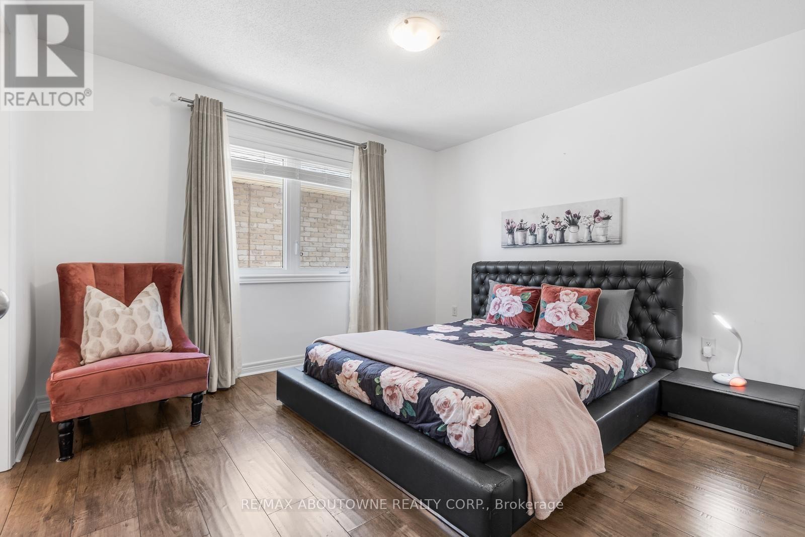 












3308 LIPTAY AVENUE

,
Oakville (BC Bronte Creek),




Ontario
L6M0N1

