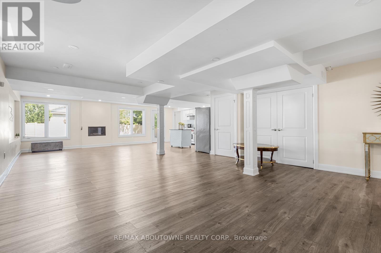 












3308 LIPTAY AVENUE

,
Oakville (BC Bronte Creek),




Ontario
L6M0N1

