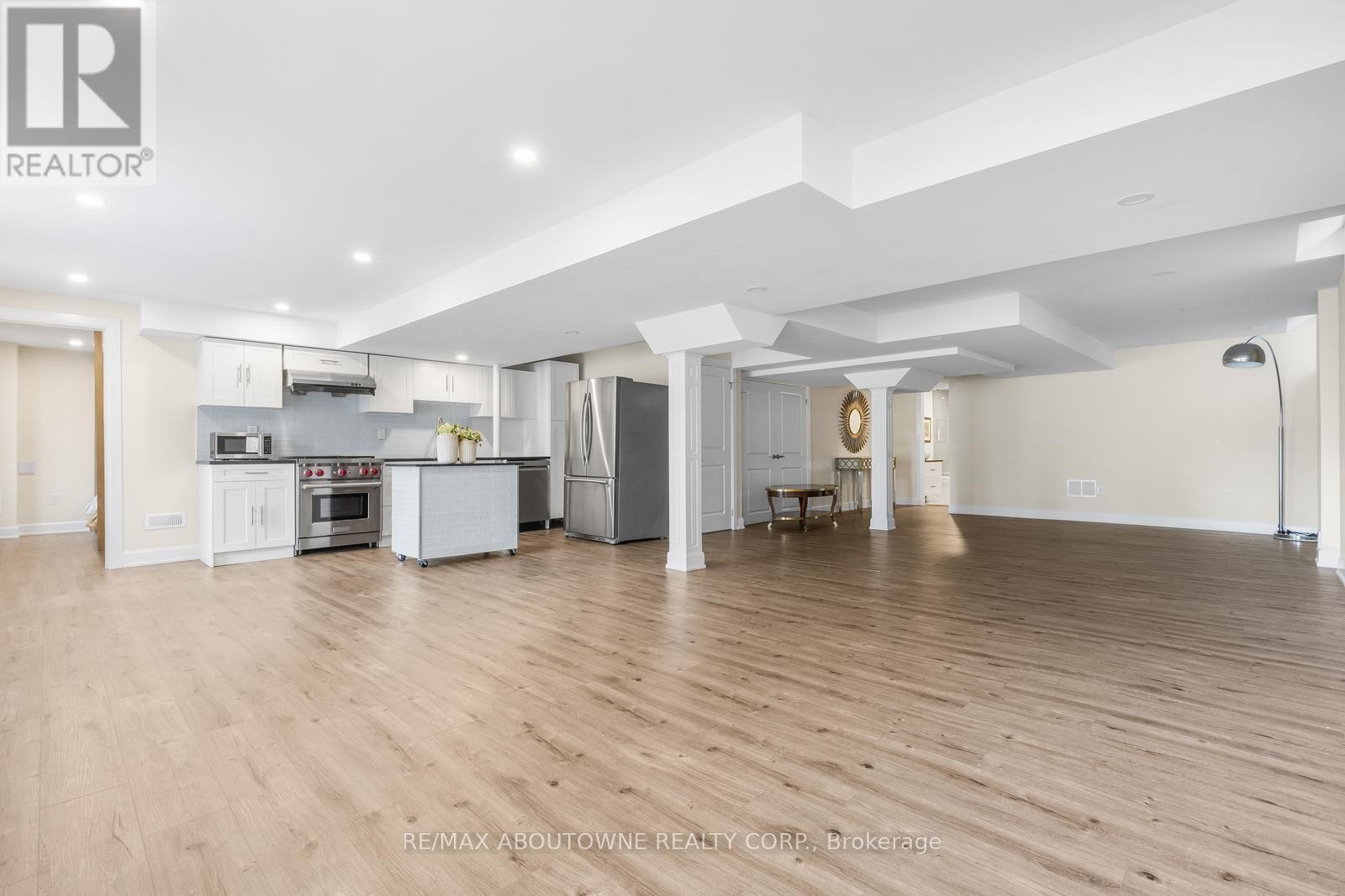 












3308 LIPTAY AVENUE

,
Oakville (BC Bronte Creek),




Ontario
L6M0N1

