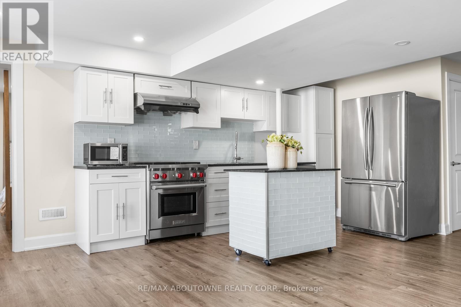 












3308 LIPTAY AVENUE

,
Oakville (BC Bronte Creek),




Ontario
L6M0N1

