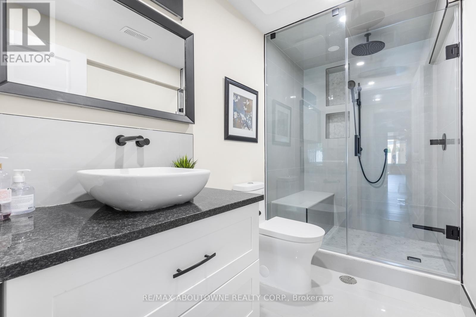 












3308 LIPTAY AVENUE

,
Oakville (BC Bronte Creek),




Ontario
L6M0N1

