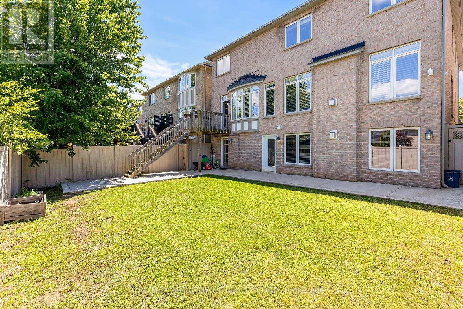 












3308 LIPTAY AVENUE

,
Oakville (BC Bronte Creek),




Ontario
L6M0N1


