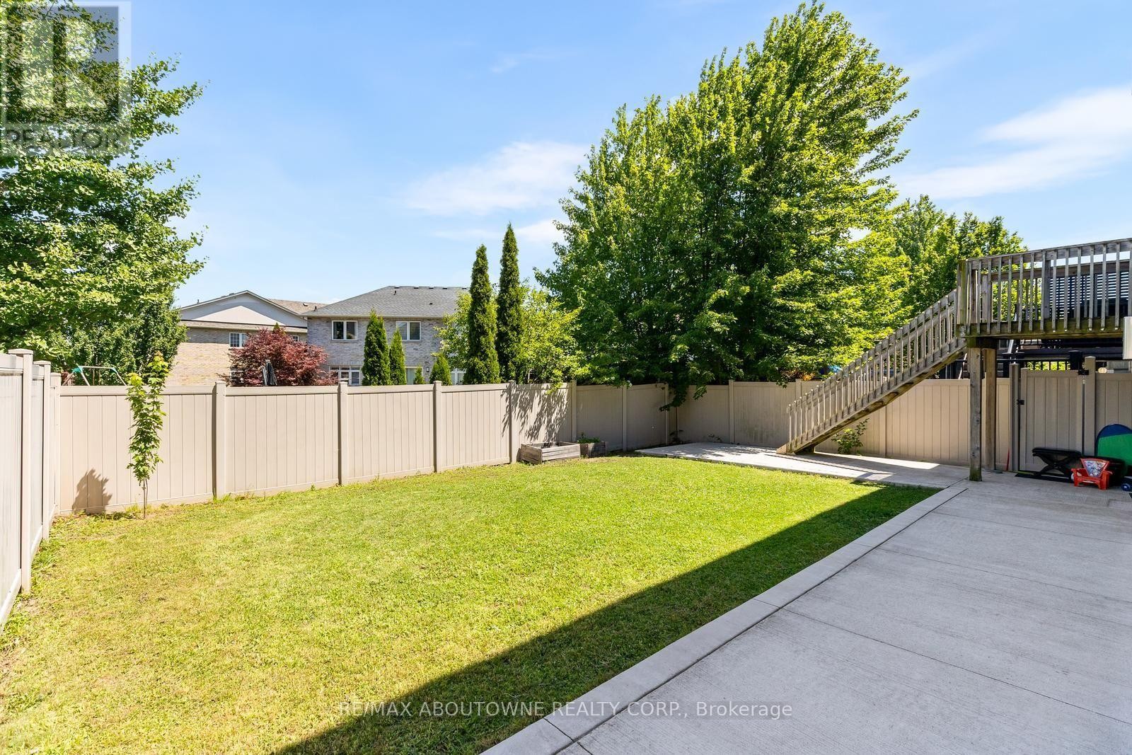 












3308 LIPTAY AVENUE

,
Oakville (BC Bronte Creek),




Ontario
L6M0N1

