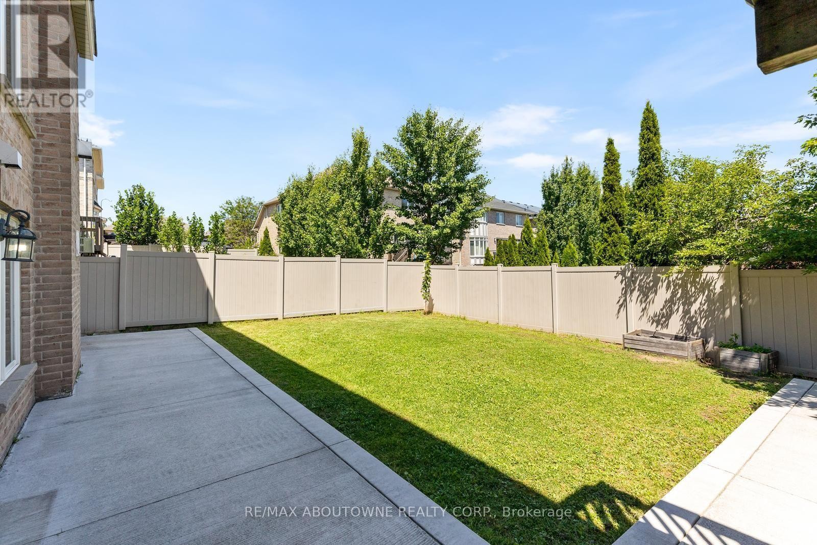 












3308 LIPTAY AVENUE

,
Oakville (BC Bronte Creek),




Ontario
L6M0N1

