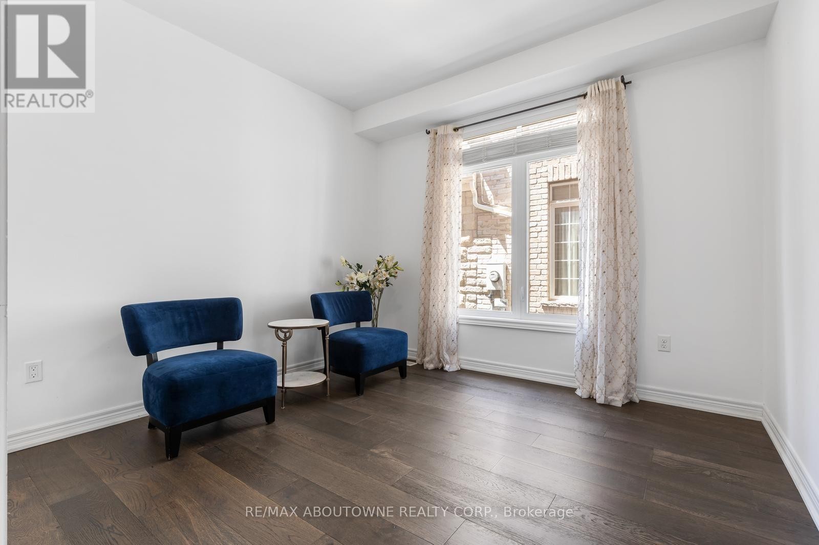 












3308 LIPTAY AVENUE

,
Oakville (BC Bronte Creek),




Ontario
L6M0N1

