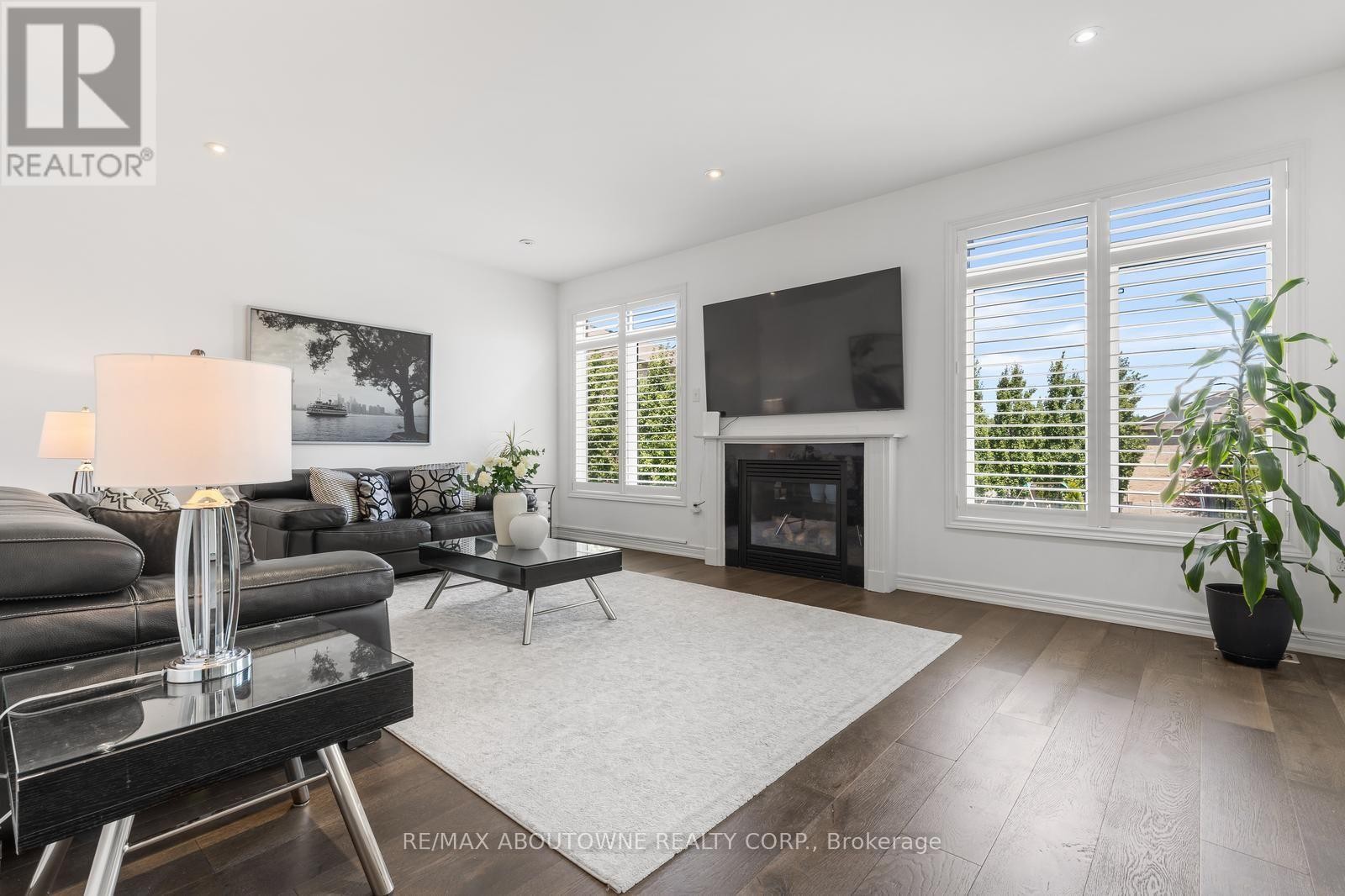 












3308 LIPTAY AVENUE

,
Oakville (BC Bronte Creek),




Ontario
L6M0N1

