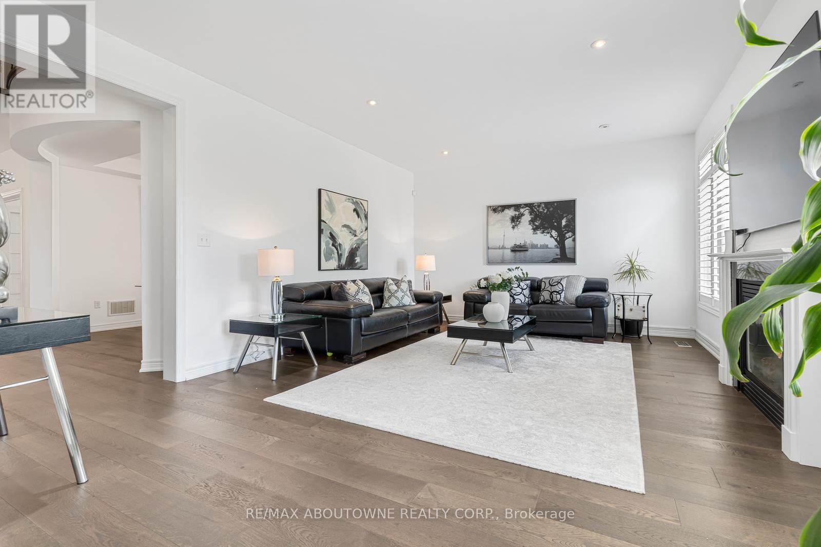 












3308 LIPTAY AVENUE

,
Oakville (BC Bronte Creek),




Ontario
L6M0N1

