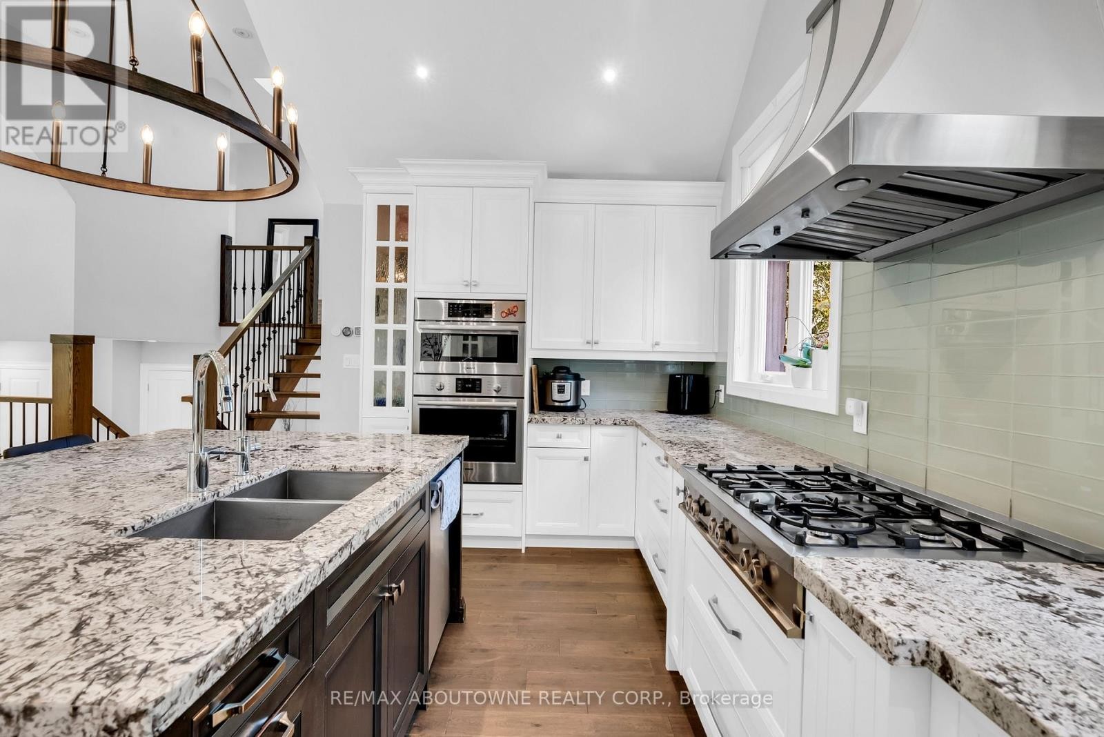 












428 BROOKMILL ROAD

,
Oakville (FD Ford),




Ontario
L6J5K5

