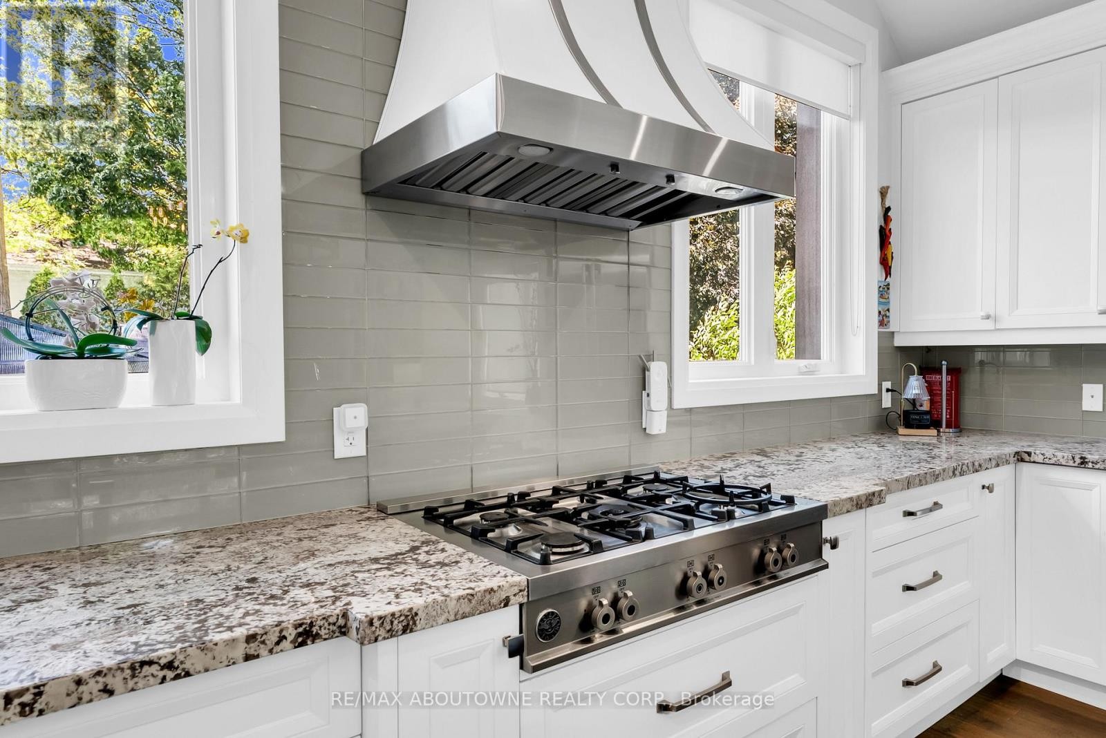 












428 BROOKMILL ROAD

,
Oakville (FD Ford),




Ontario
L6J5K5


