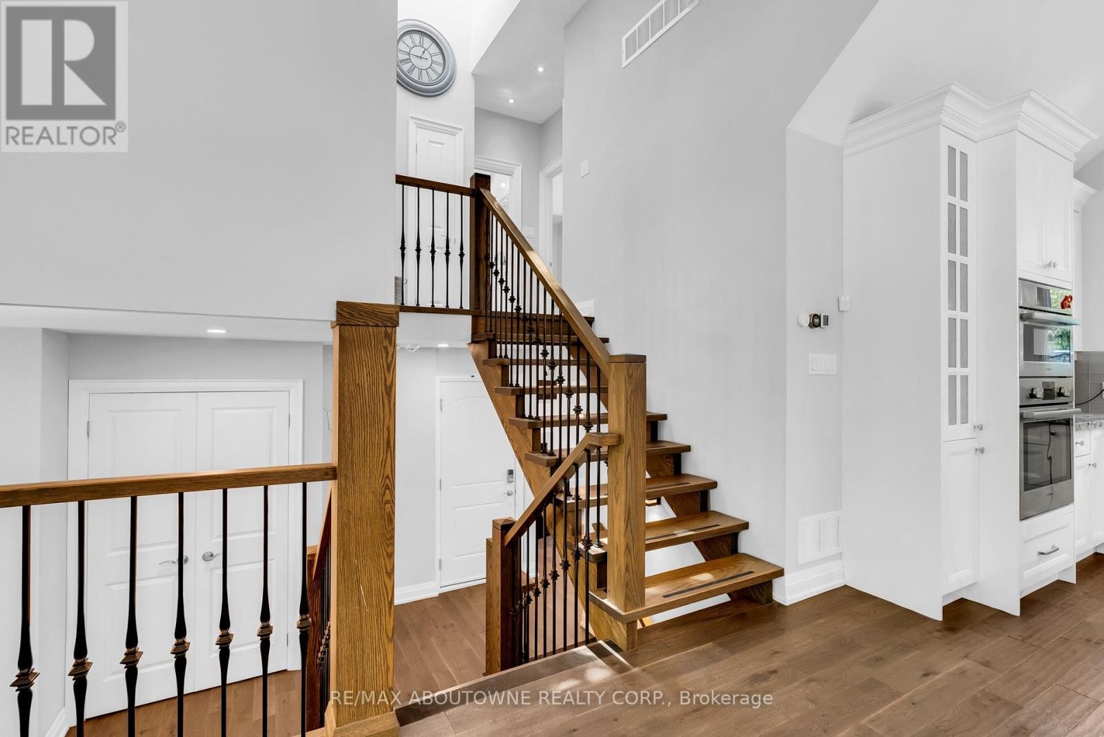 












428 BROOKMILL ROAD

,
Oakville (FD Ford),




Ontario
L6J5K5

