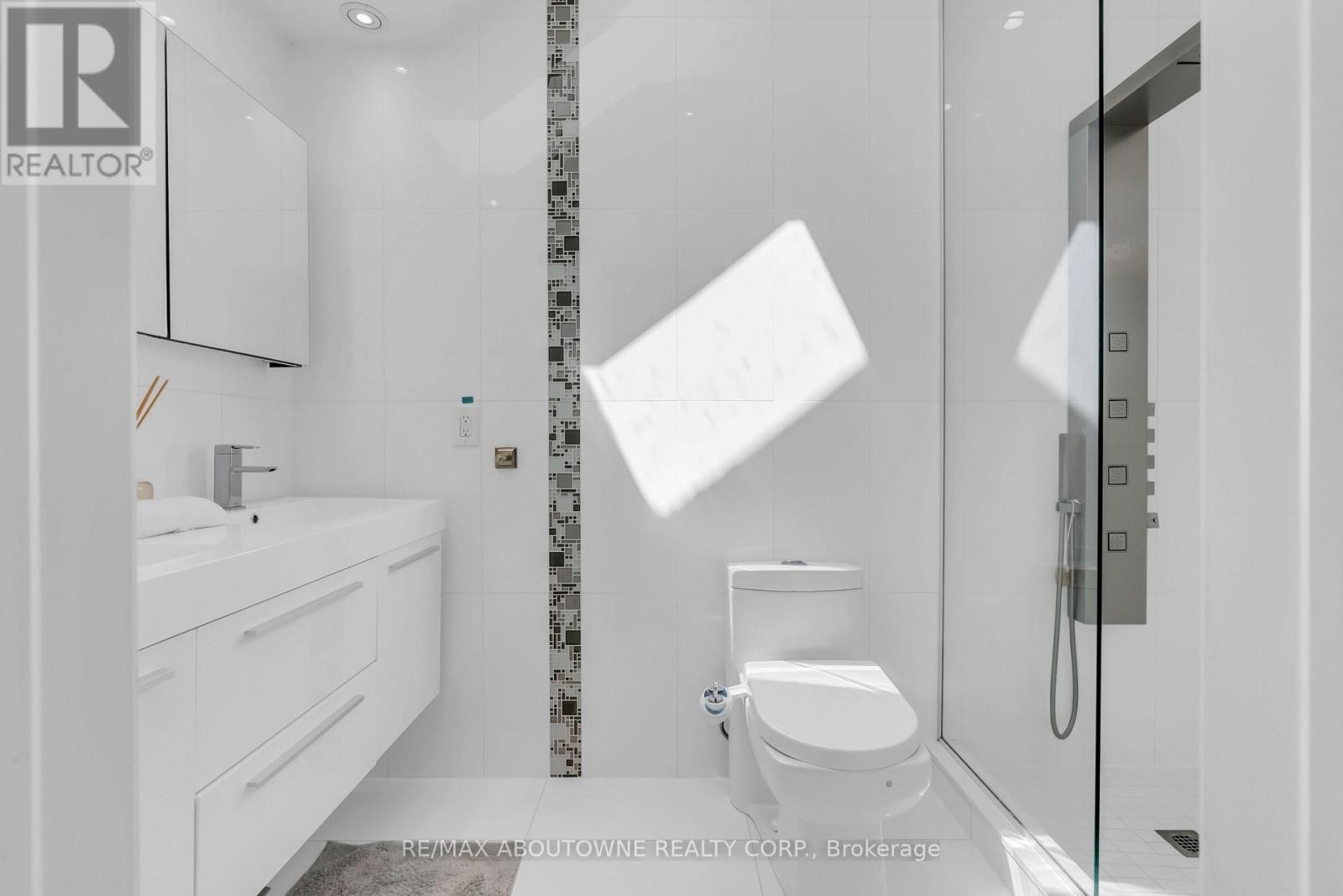 












428 BROOKMILL ROAD

,
Oakville (FD Ford),




Ontario
L6J5K5

