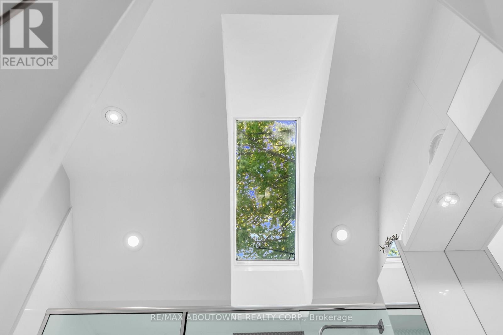 












428 BROOKMILL ROAD

,
Oakville (FD Ford),




Ontario
L6J5K5

