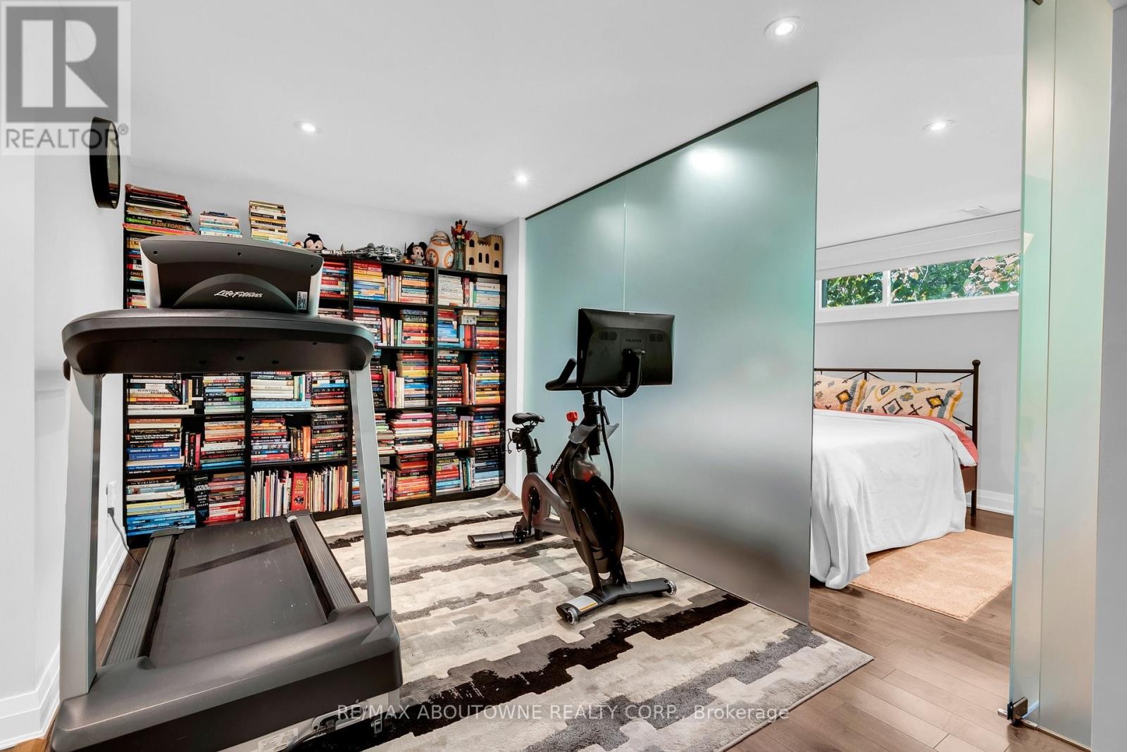 












428 BROOKMILL ROAD

,
Oakville (FD Ford),




Ontario
L6J5K5

