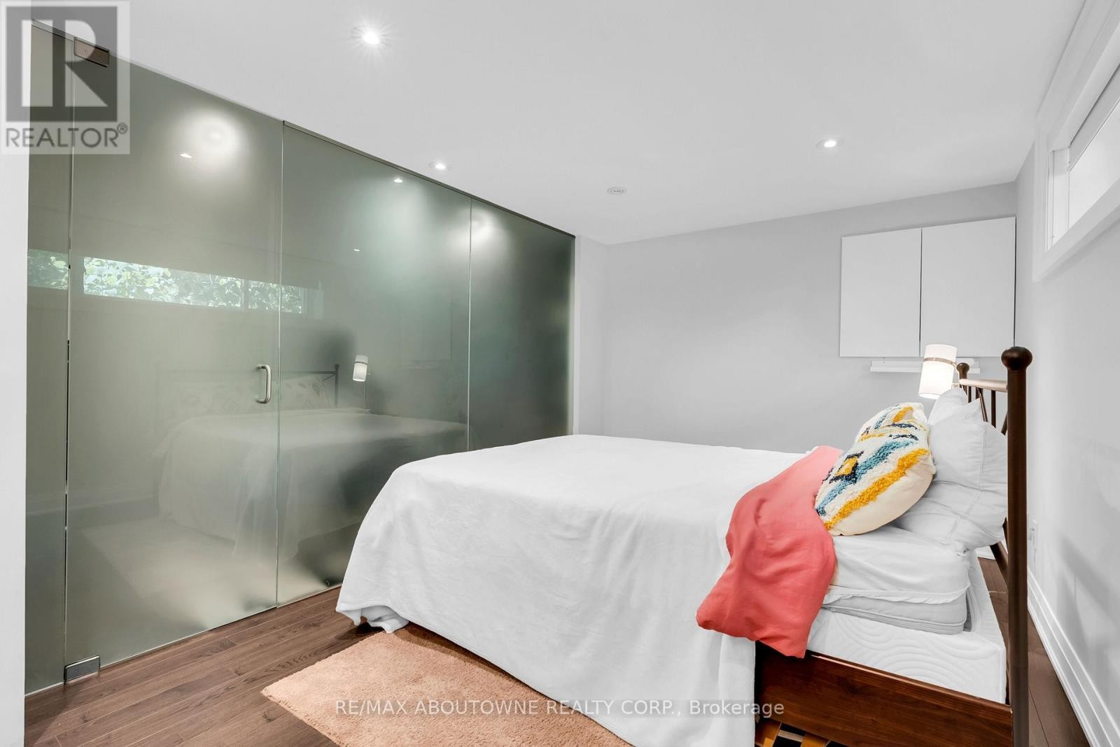 












428 BROOKMILL ROAD

,
Oakville (FD Ford),




Ontario
L6J5K5

