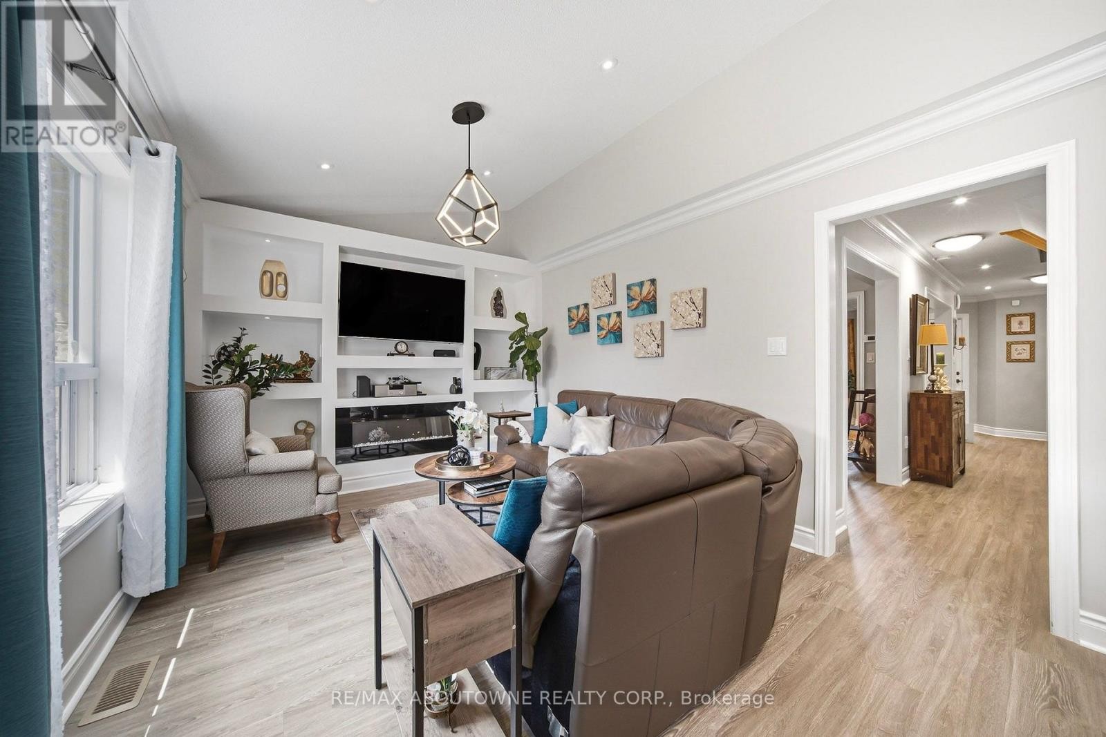 












5184 RED BRUSH DRIVE

,
Mississauga (Hurontario),




Ontario
L4Z3Z8

