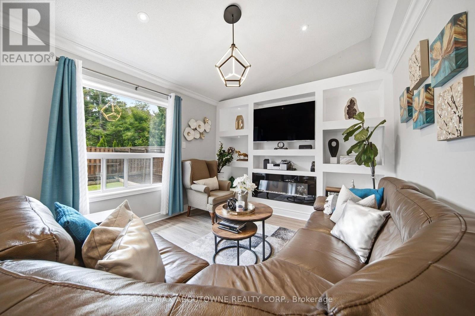 












5184 RED BRUSH DRIVE

,
Mississauga (Hurontario),




Ontario
L4Z3Z8

