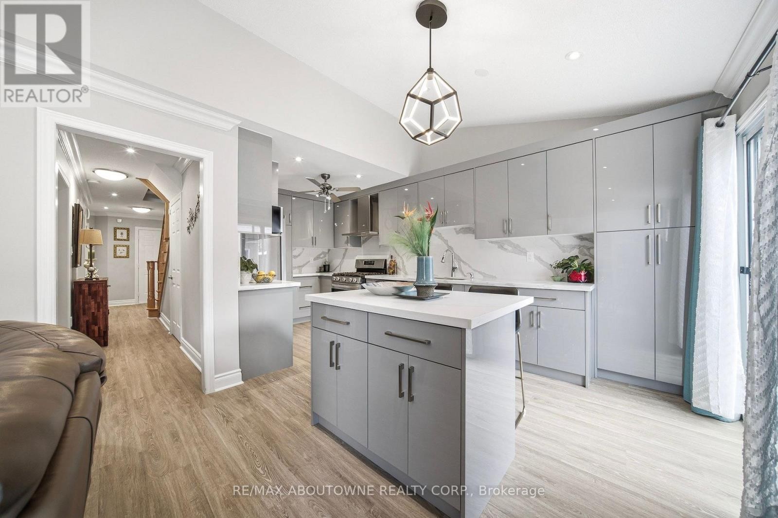 












5184 RED BRUSH DRIVE

,
Mississauga (Hurontario),




Ontario
L4Z3Z8

