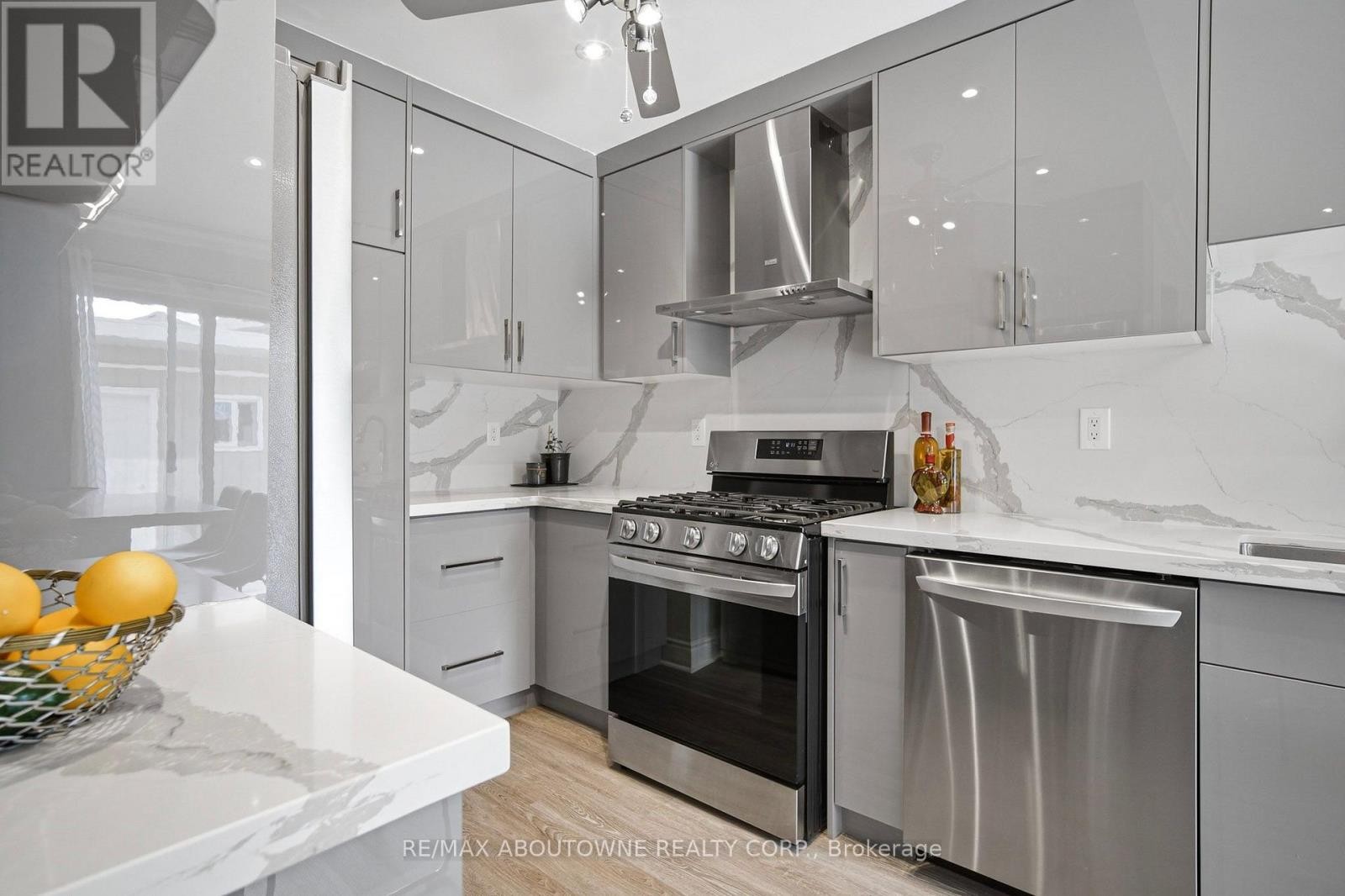 












5184 RED BRUSH DRIVE

,
Mississauga (Hurontario),




Ontario
L4Z3Z8

