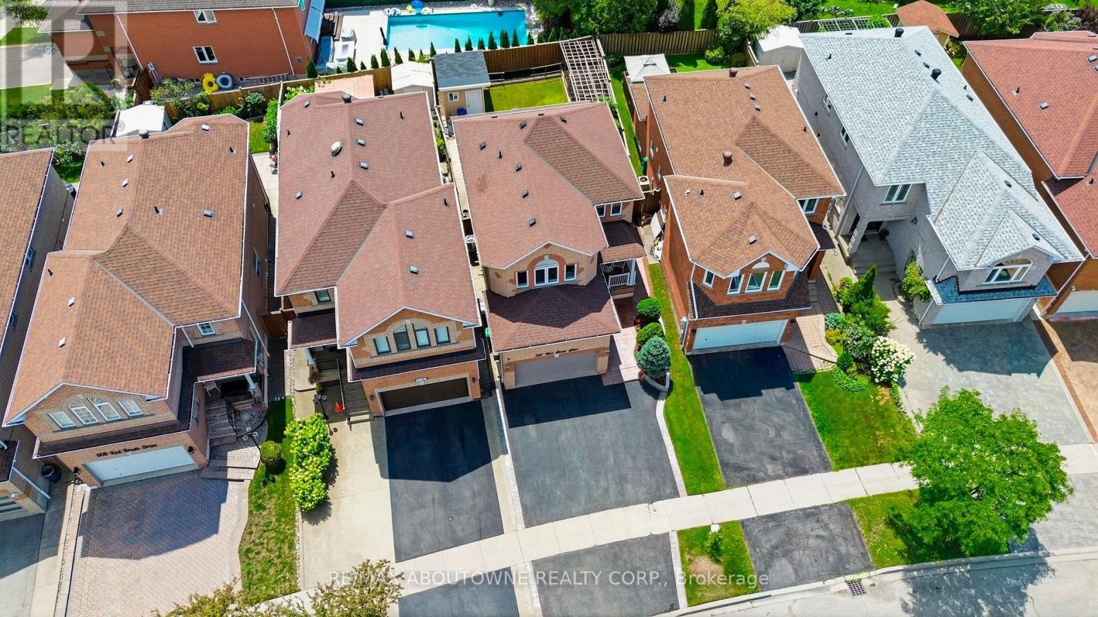 












5184 RED BRUSH DRIVE

,
Mississauga (Hurontario),




Ontario
L4Z3Z8

