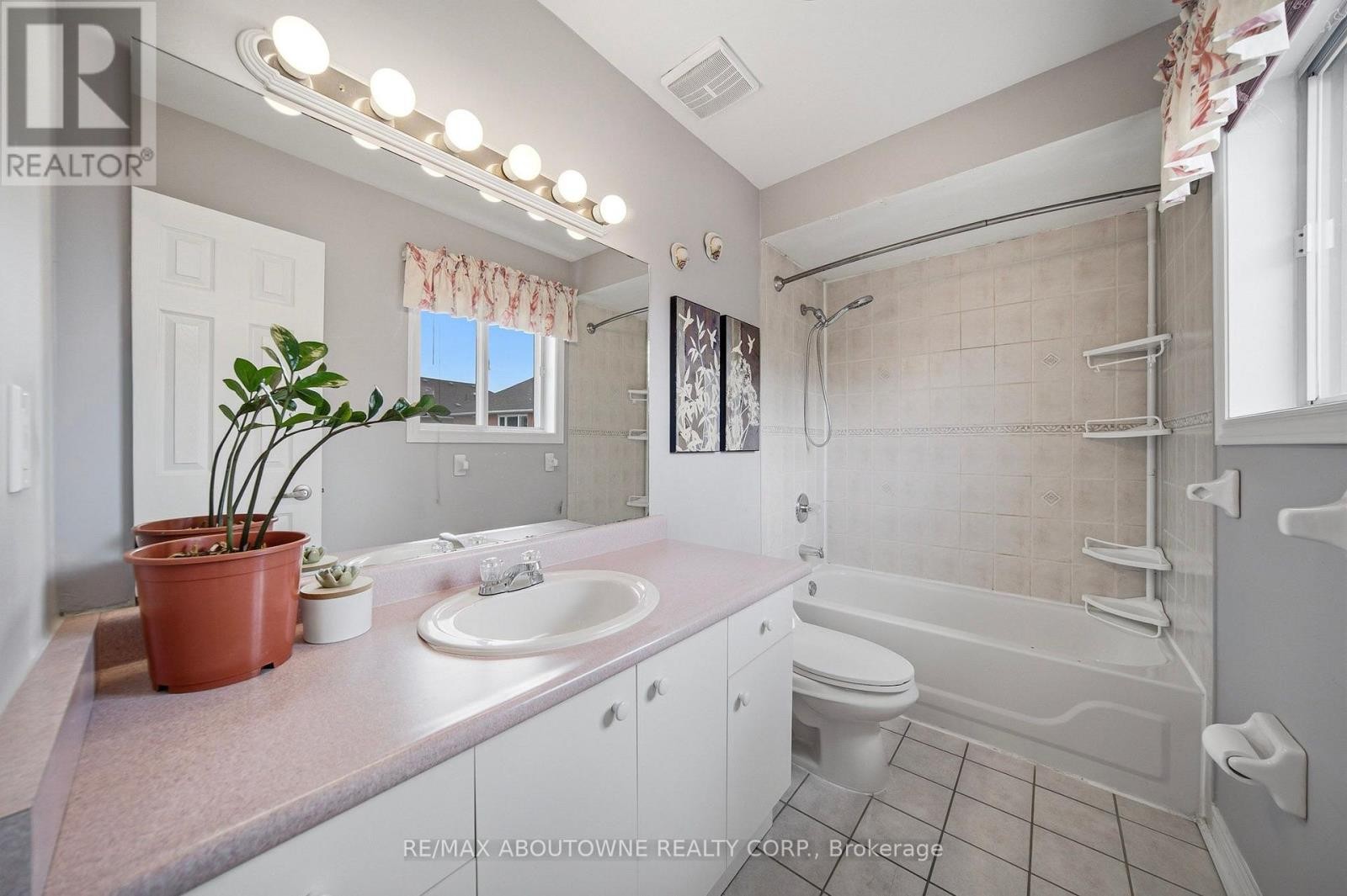 












5184 RED BRUSH DRIVE

,
Mississauga (Hurontario),




Ontario
L4Z3Z8

