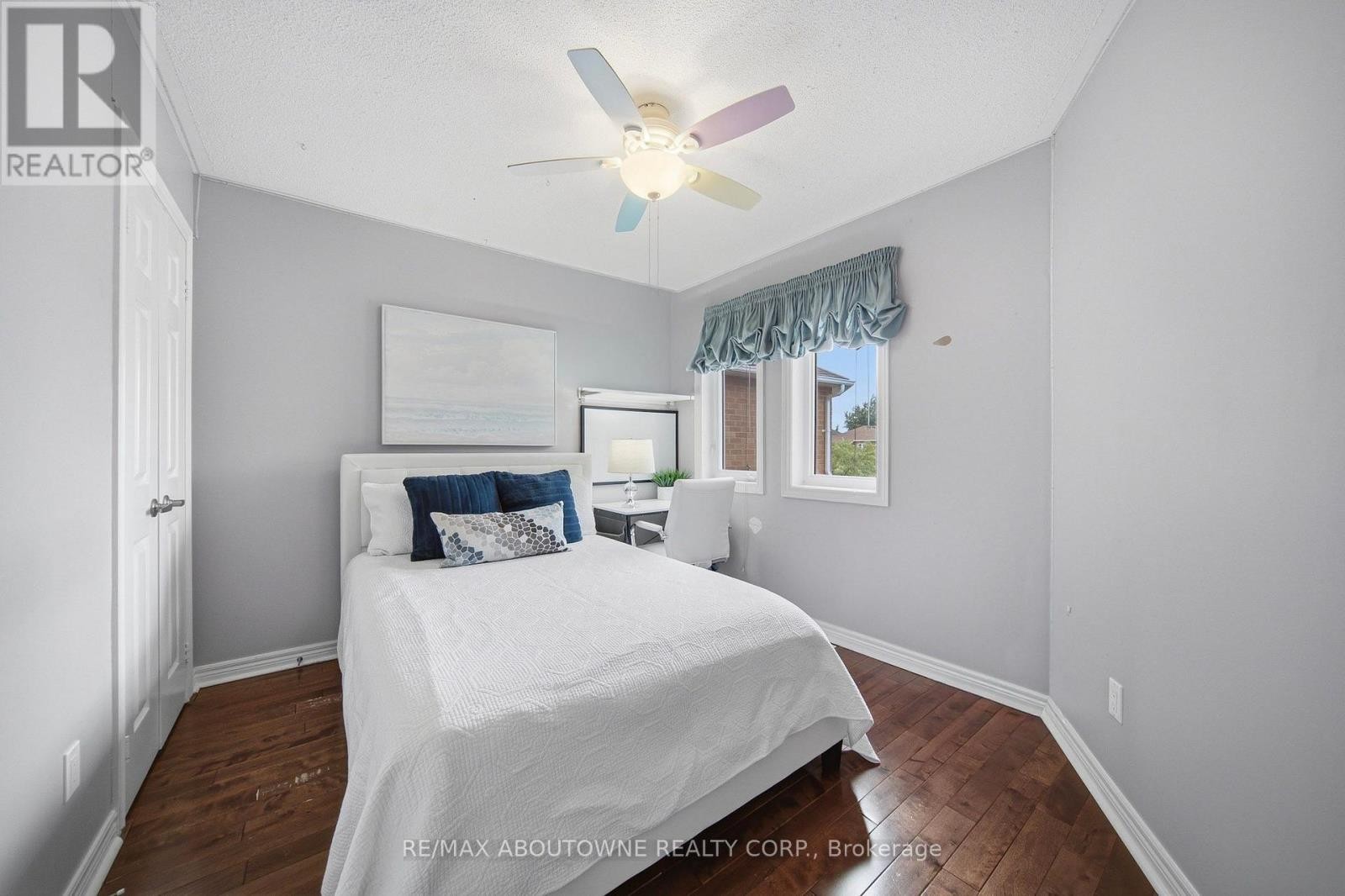 












5184 RED BRUSH DRIVE

,
Mississauga (Hurontario),




Ontario
L4Z3Z8

