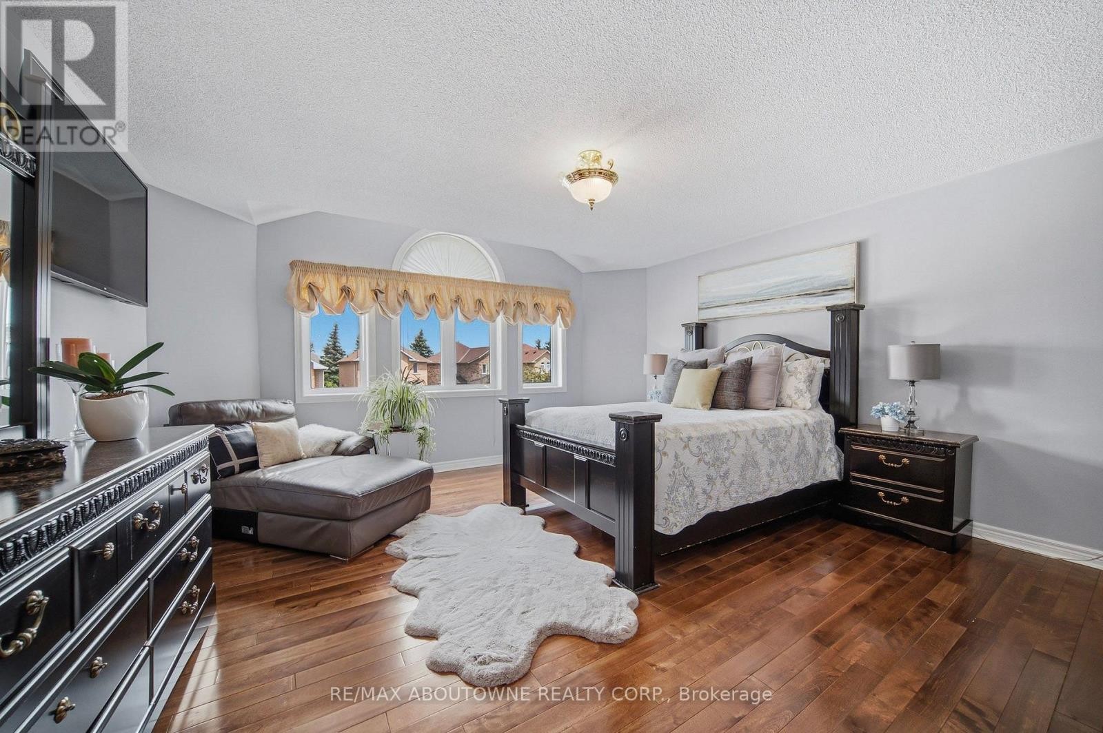 












5184 RED BRUSH DRIVE

,
Mississauga (Hurontario),




Ontario
L4Z3Z8

