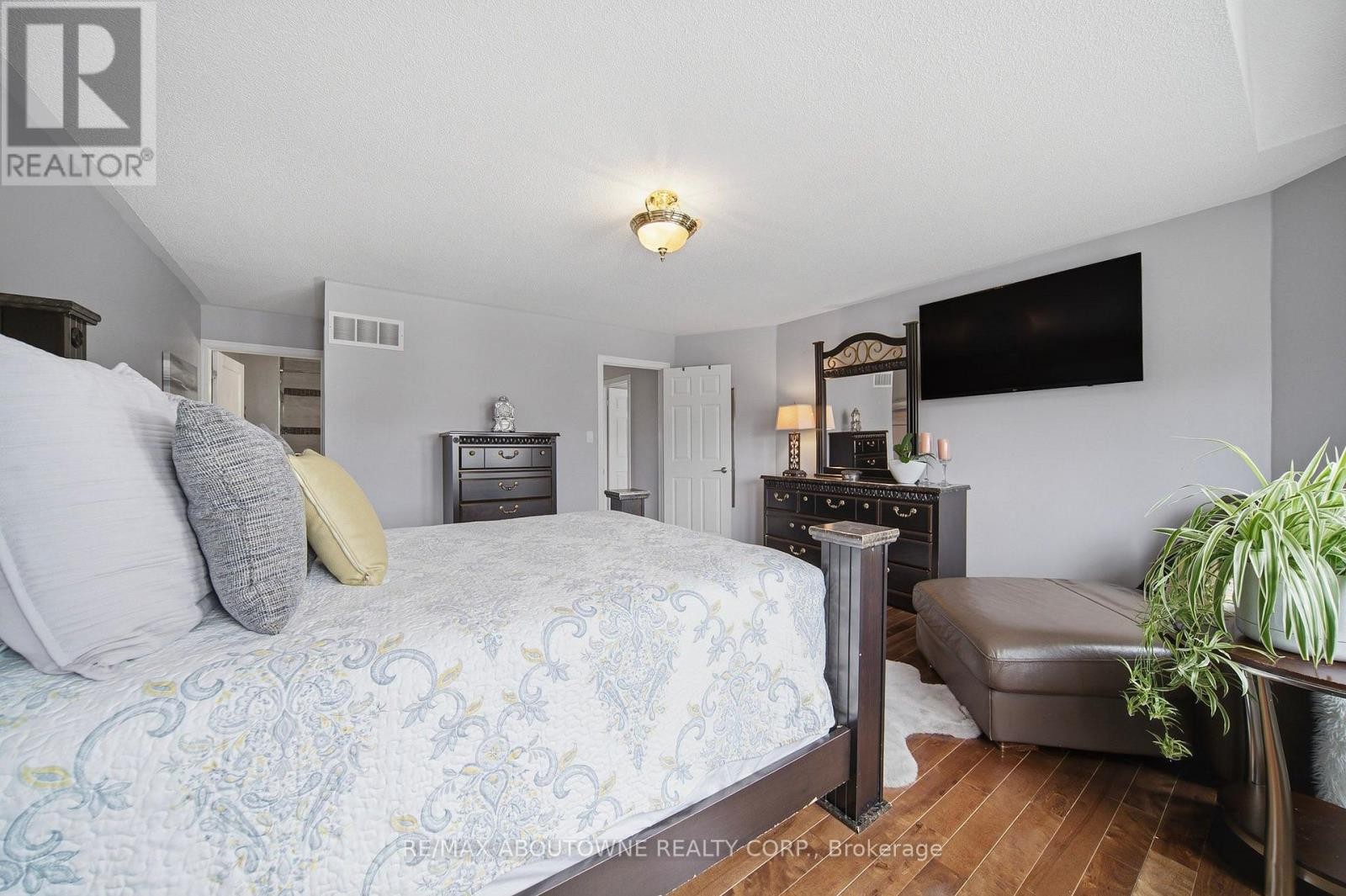 












5184 RED BRUSH DRIVE

,
Mississauga (Hurontario),




Ontario
L4Z3Z8

