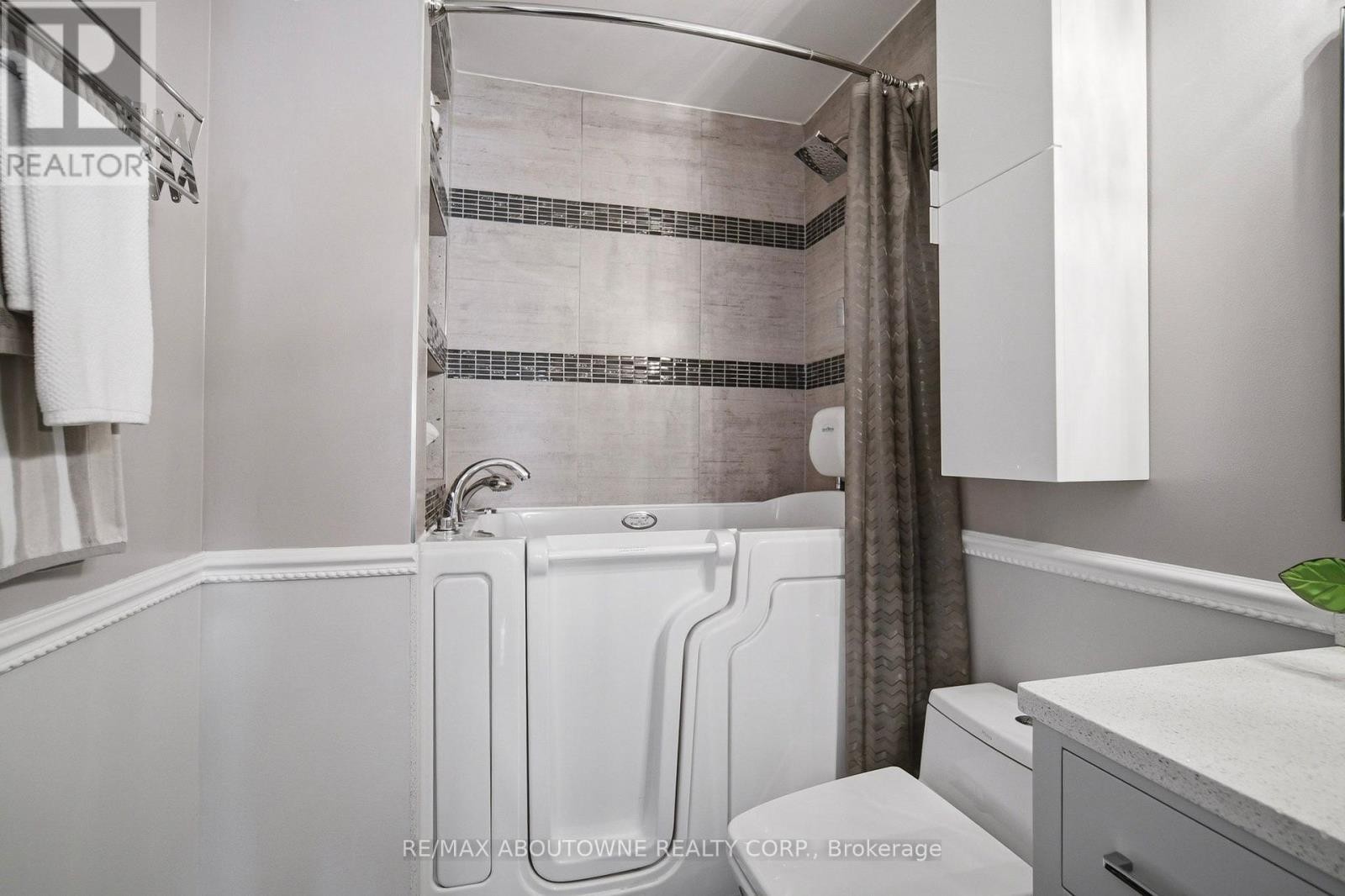 












5184 RED BRUSH DRIVE

,
Mississauga (Hurontario),




Ontario
L4Z3Z8

