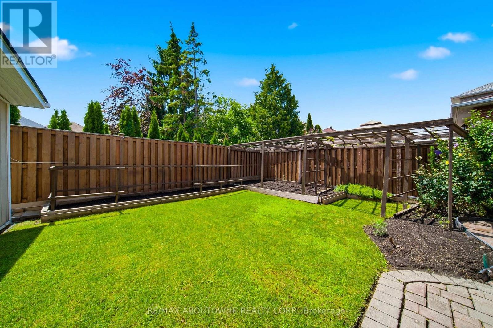 












5184 RED BRUSH DRIVE

,
Mississauga (Hurontario),




Ontario
L4Z3Z8

