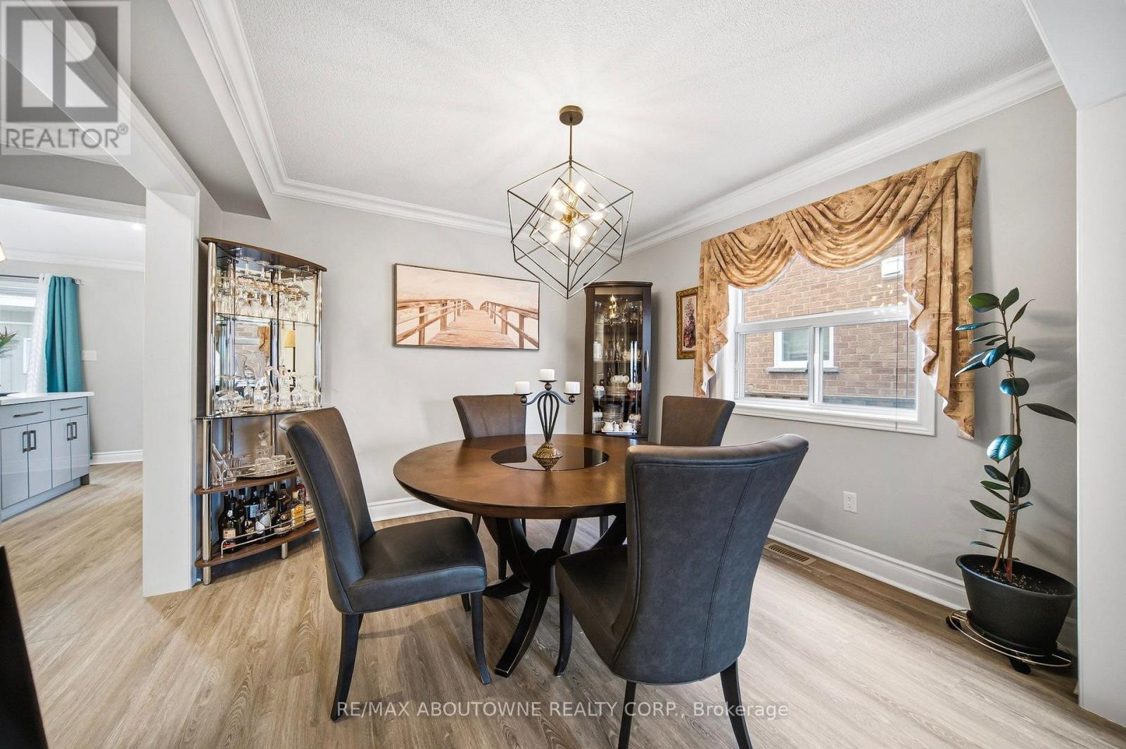 












5184 RED BRUSH DRIVE

,
Mississauga (Hurontario),




Ontario
L4Z3Z8

