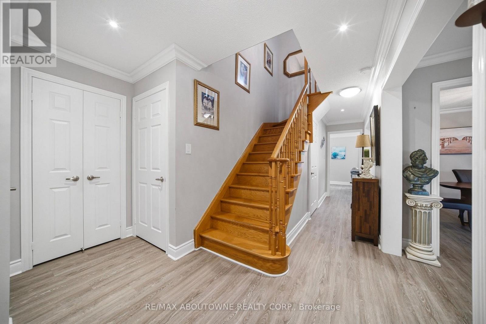 












5184 RED BRUSH DRIVE

,
Mississauga (Hurontario),




Ontario
L4Z3Z8

