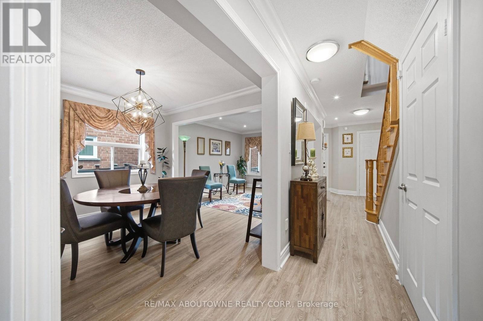 












5184 RED BRUSH DRIVE

,
Mississauga (Hurontario),




Ontario
L4Z3Z8

