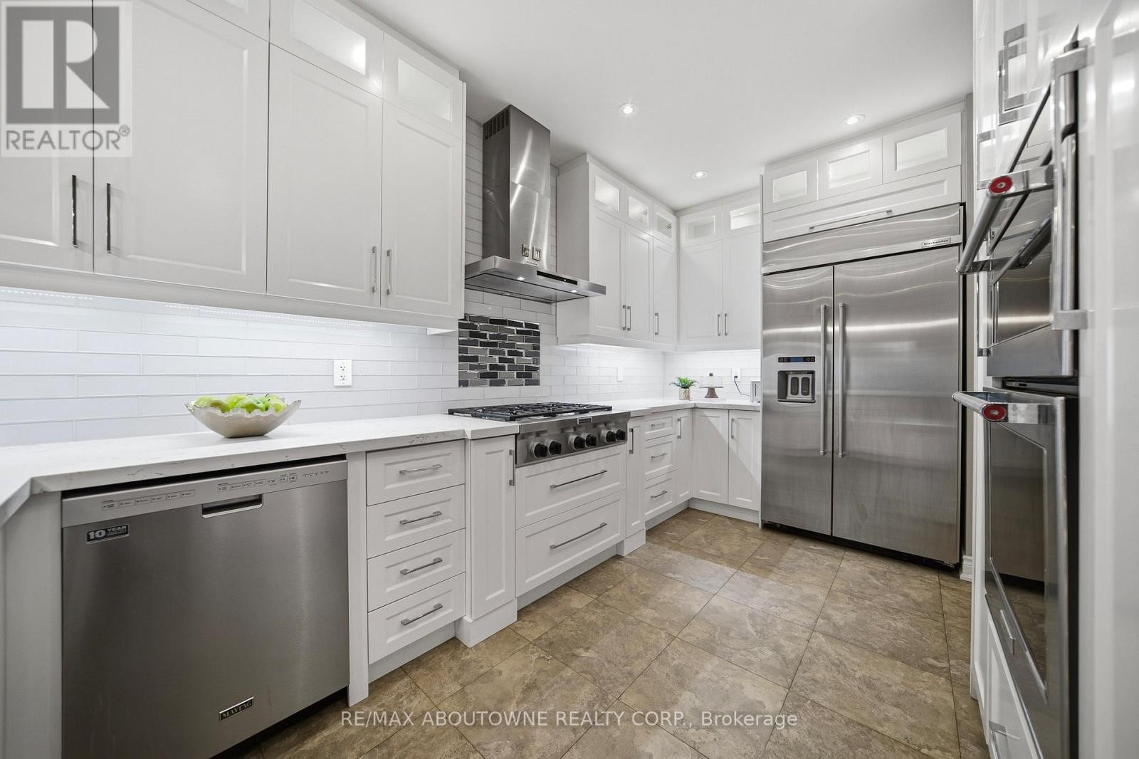 












3408 HIDEAWAY PLACE

,
Mississauga (Churchill Meadows),




Ontario
L5M0A7

