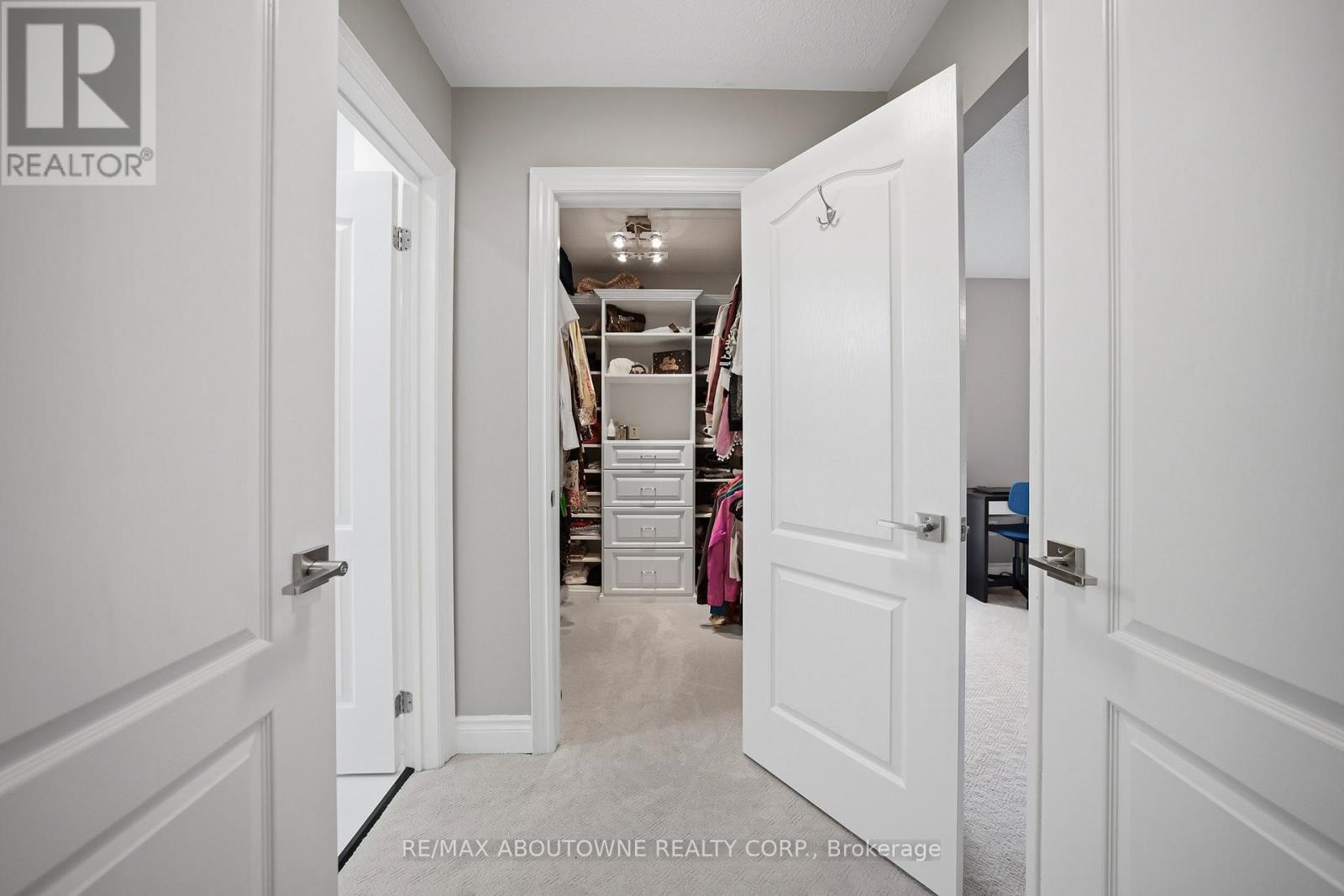 












3408 HIDEAWAY PLACE

,
Mississauga (Churchill Meadows),




Ontario
L5M0A7

