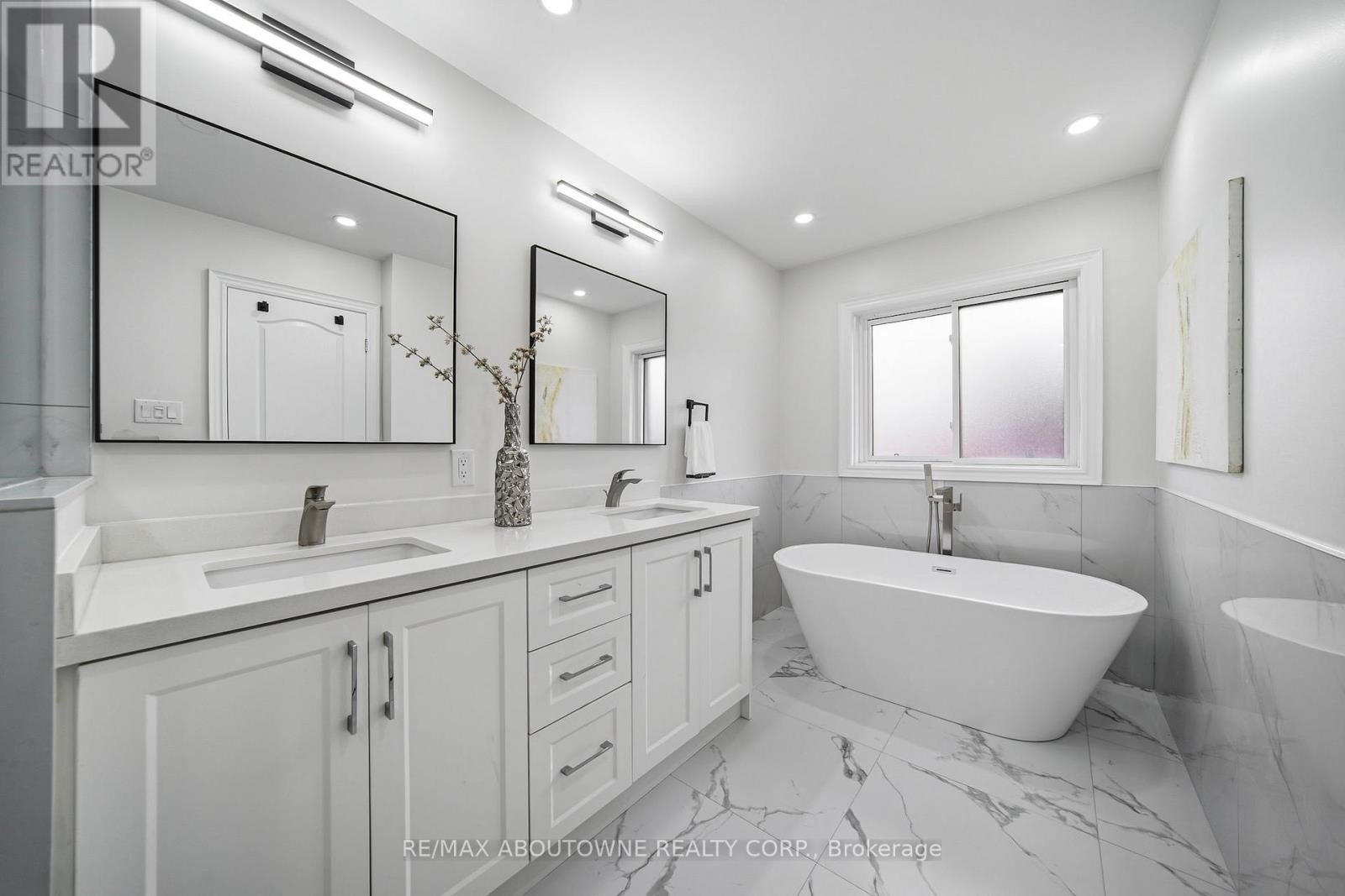 












3408 HIDEAWAY PLACE

,
Mississauga (Churchill Meadows),




Ontario
L5M0A7

