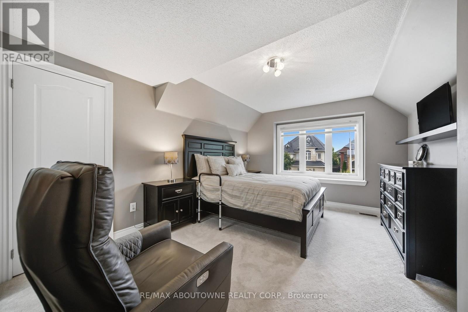 












3408 HIDEAWAY PLACE

,
Mississauga (Churchill Meadows),




Ontario
L5M0A7


