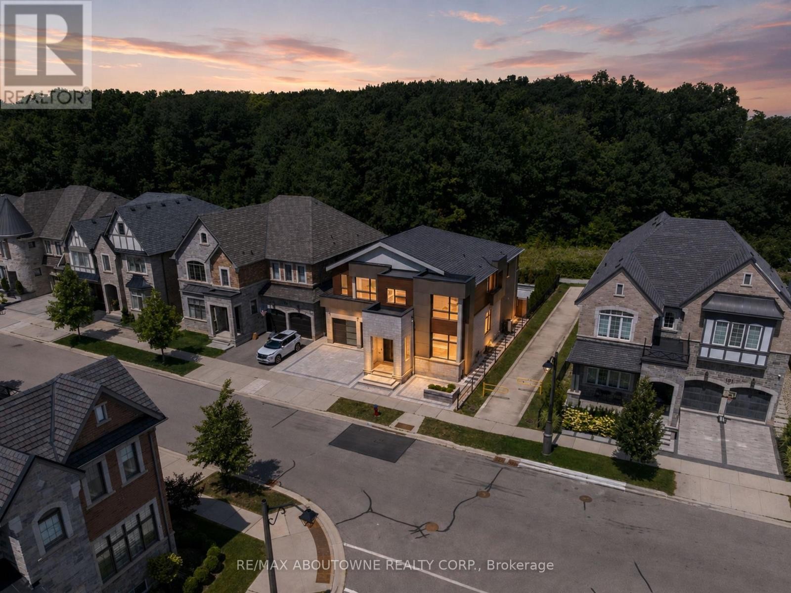












197 POLLY DRIVE

,
Oakville (GO Glenorchy),




Ontario
L6M5K2

