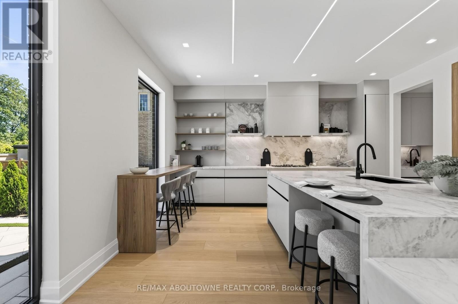 












197 POLLY DRIVE

,
Oakville (GO Glenorchy),




Ontario
L6M5K2

