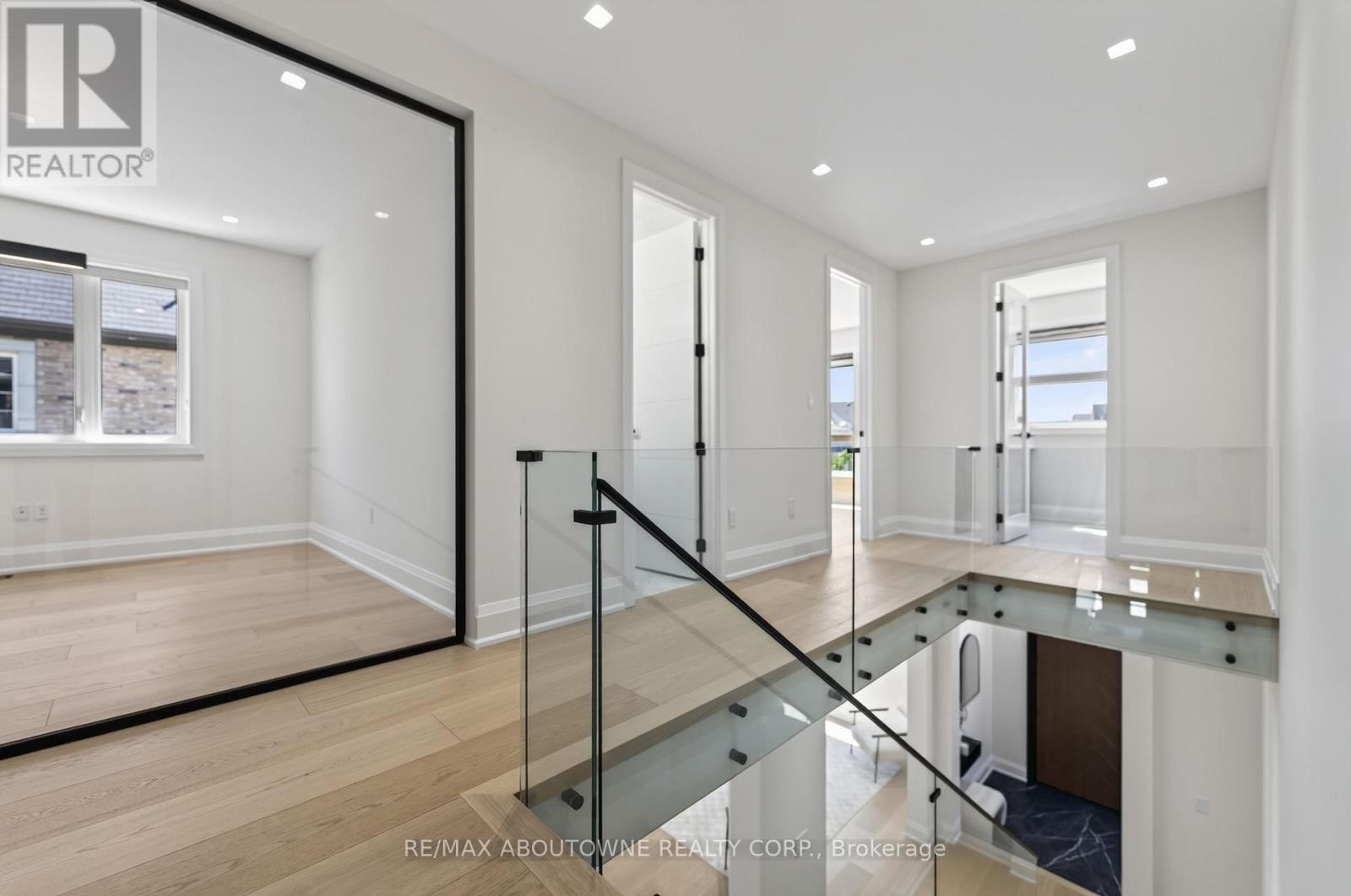 












197 POLLY DRIVE

,
Oakville (GO Glenorchy),




Ontario
L6M5K2

