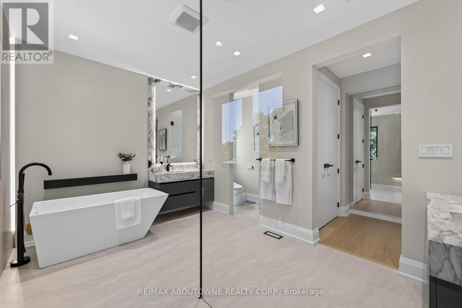 












197 POLLY DRIVE

,
Oakville (GO Glenorchy),




Ontario
L6M5K2

