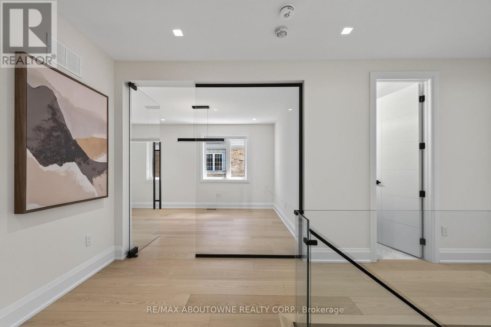 












197 POLLY DRIVE

,
Oakville (GO Glenorchy),




Ontario
L6M5K2

