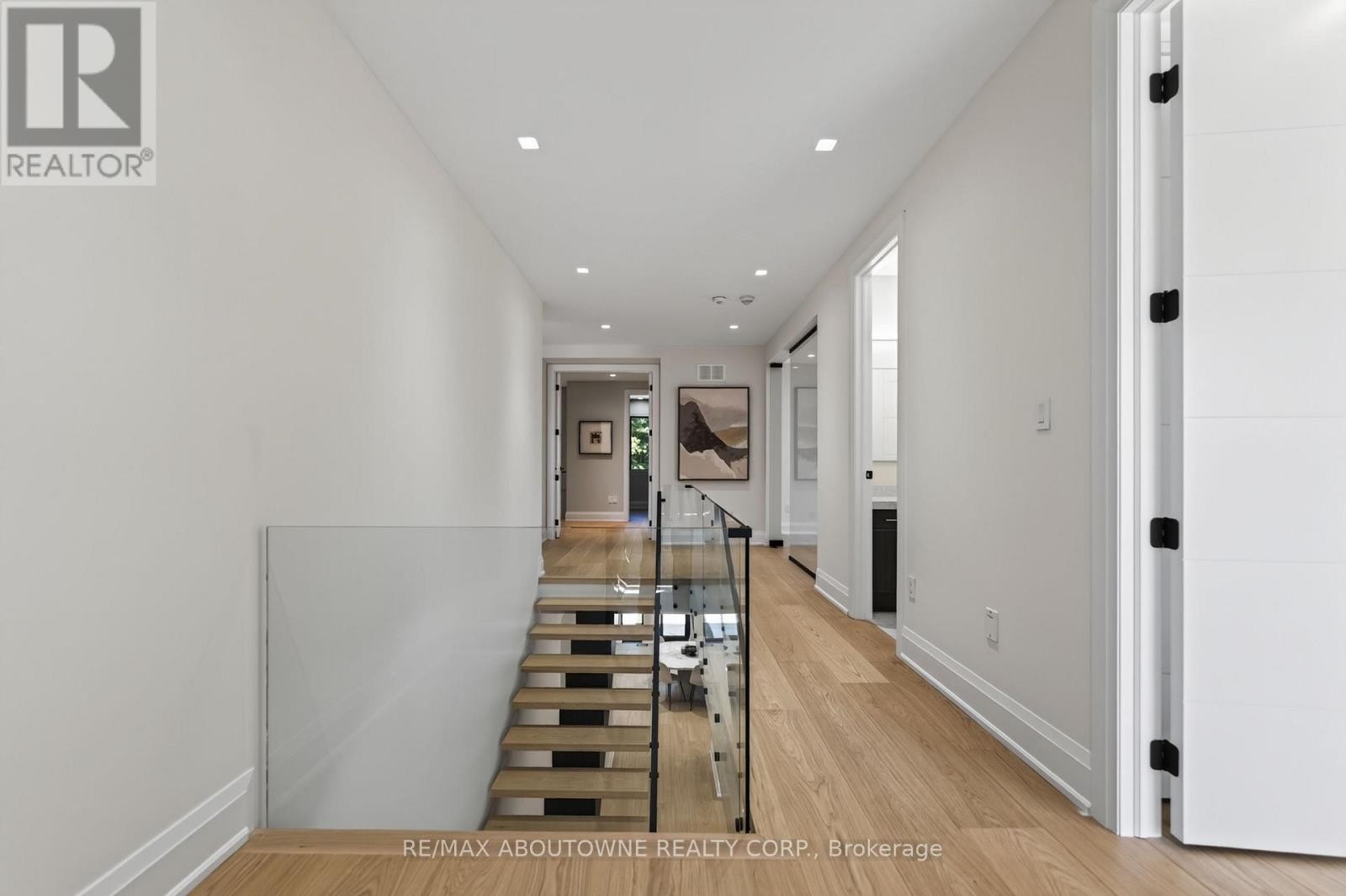 












197 POLLY DRIVE

,
Oakville (GO Glenorchy),




Ontario
L6M5K2


