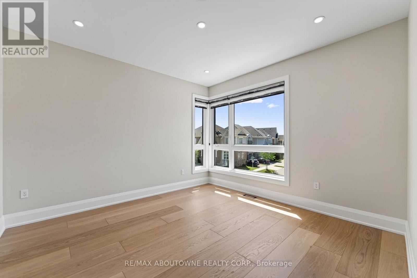 












197 POLLY DRIVE

,
Oakville (GO Glenorchy),




Ontario
L6M5K2

