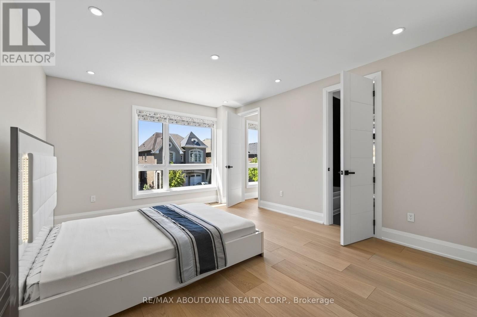 












197 POLLY DRIVE

,
Oakville (GO Glenorchy),




Ontario
L6M5K2

