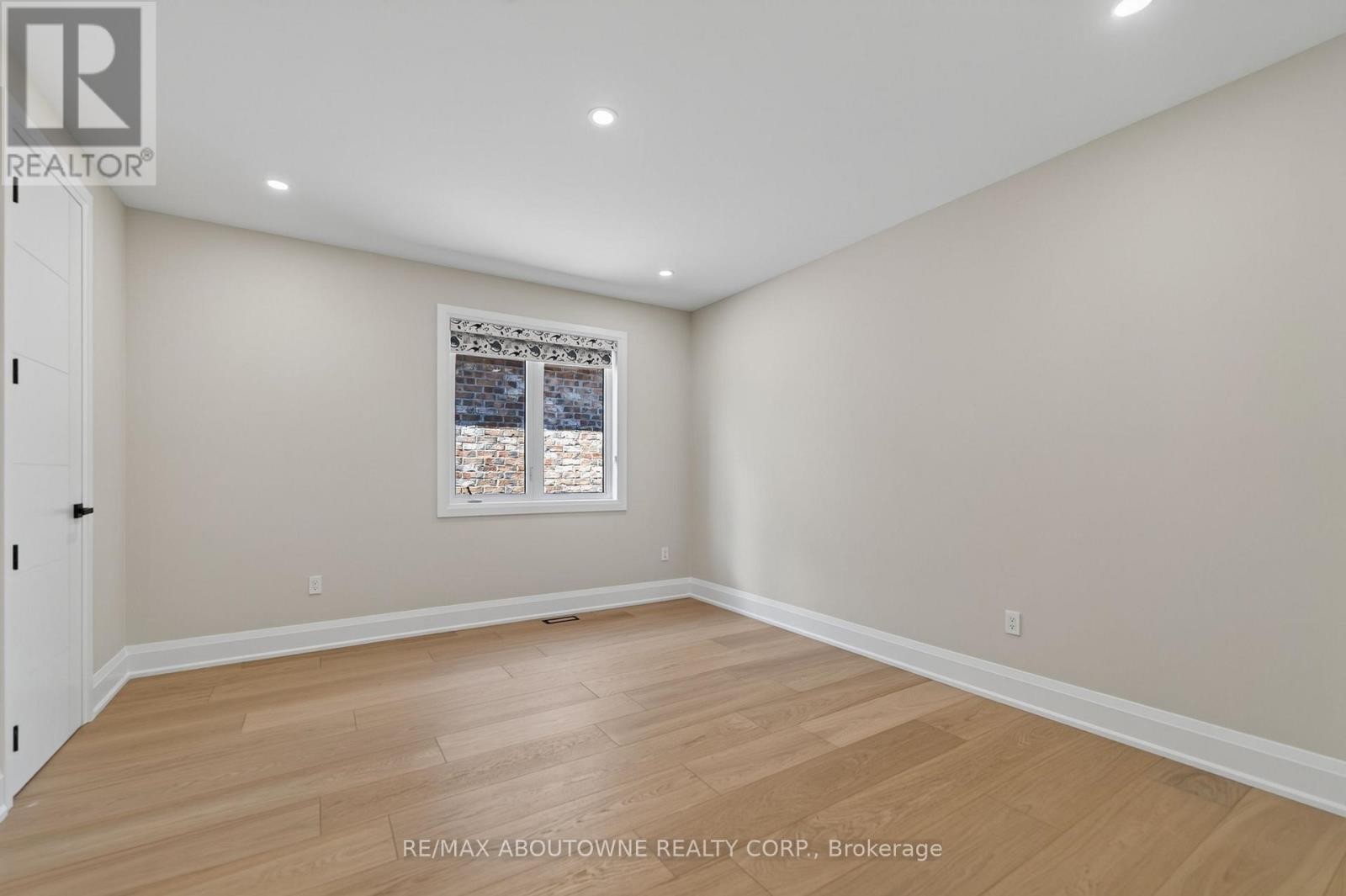 












197 POLLY DRIVE

,
Oakville (GO Glenorchy),




Ontario
L6M5K2

