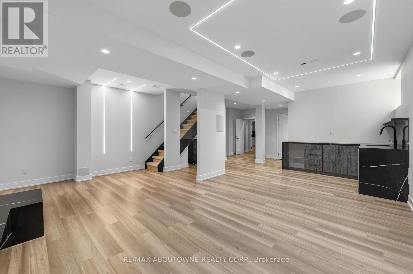 












197 POLLY DRIVE

,
Oakville (GO Glenorchy),




Ontario
L6M5K2

