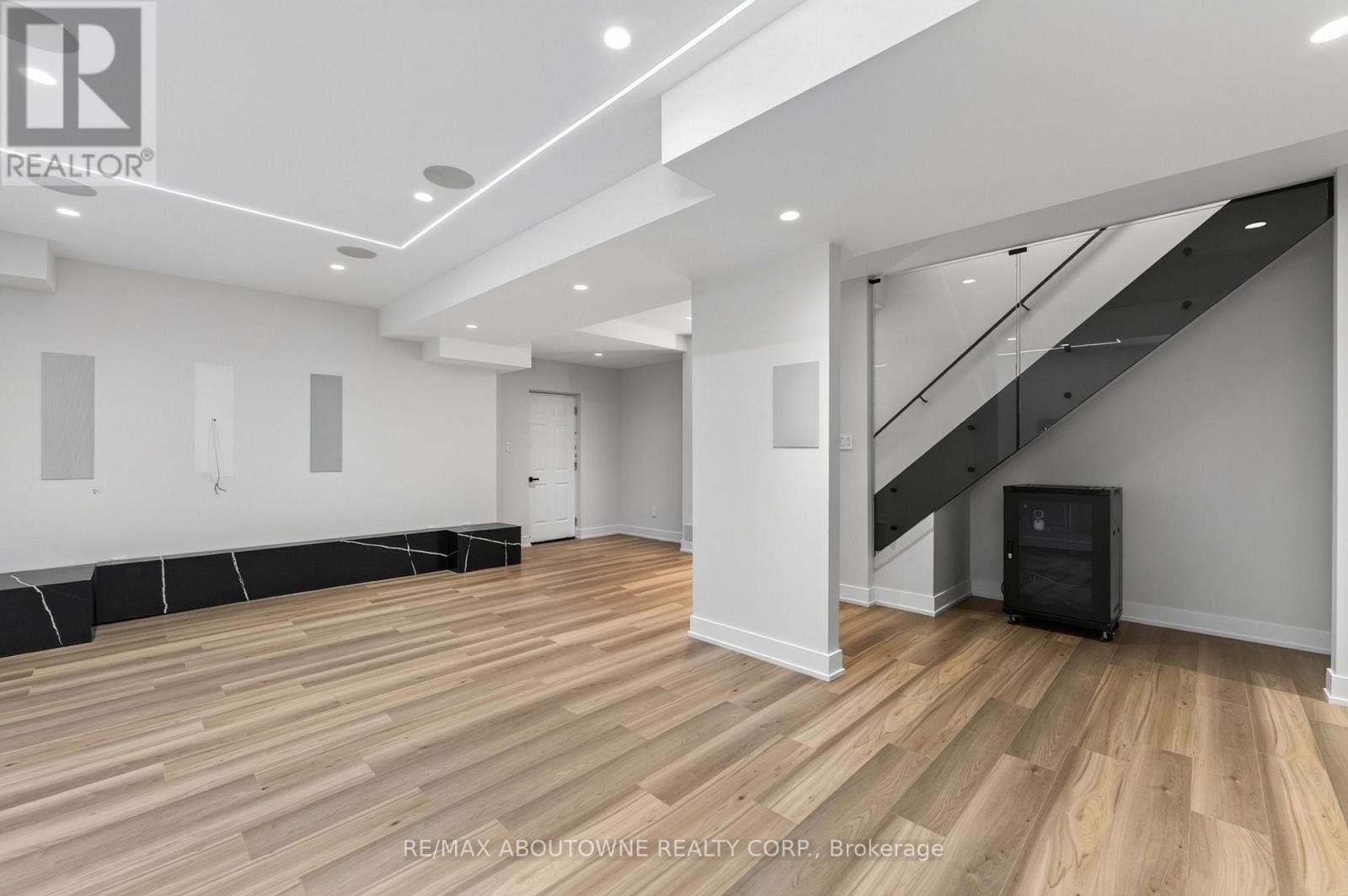 












197 POLLY DRIVE

,
Oakville (GO Glenorchy),




Ontario
L6M5K2

