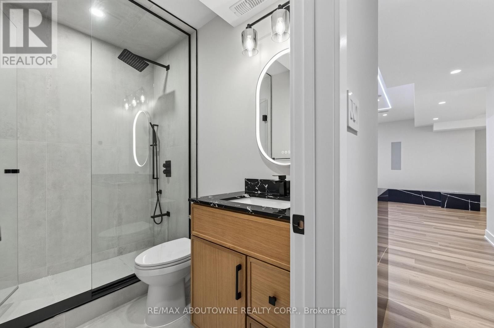 












197 POLLY DRIVE

,
Oakville (GO Glenorchy),




Ontario
L6M5K2


