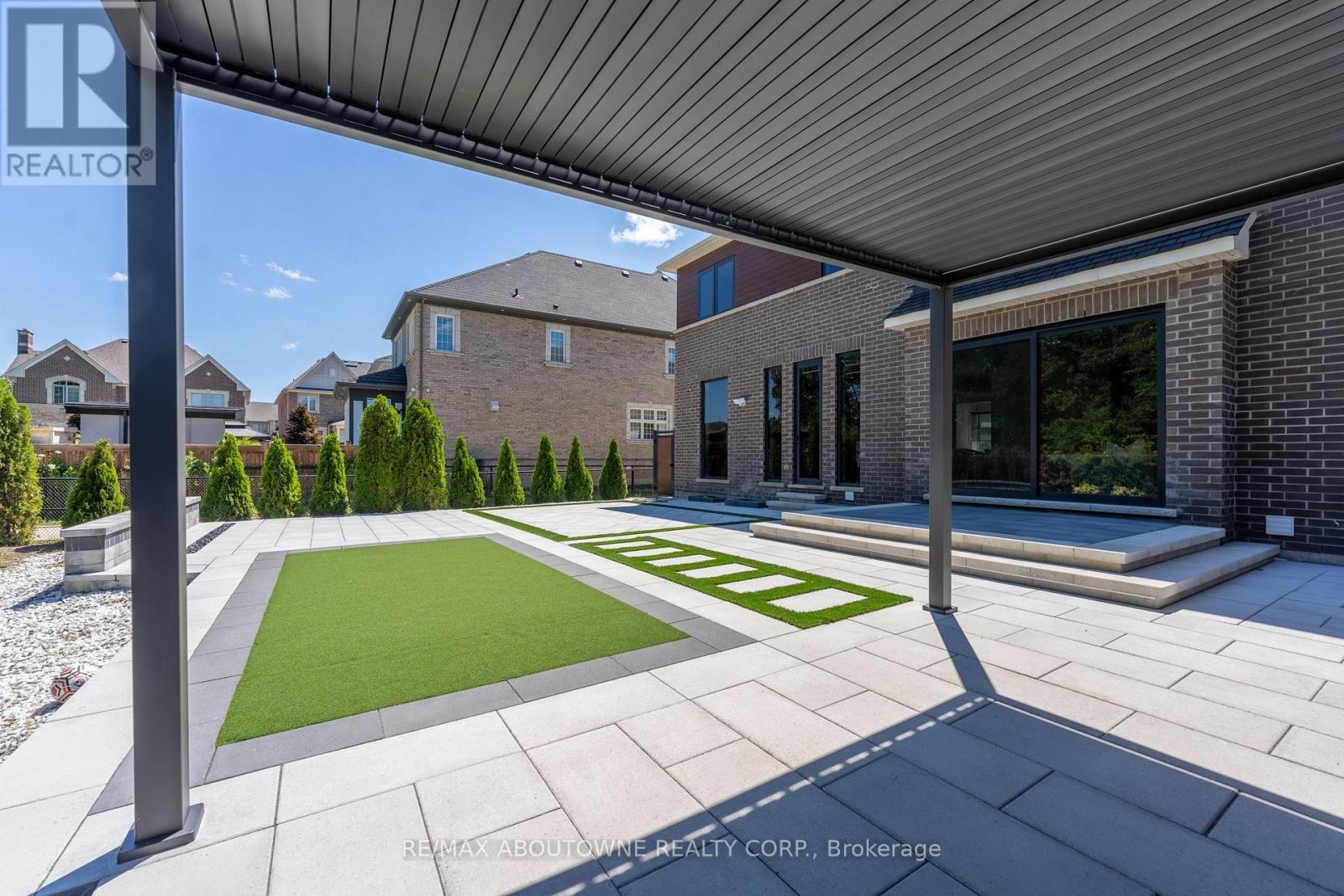 












197 POLLY DRIVE

,
Oakville (GO Glenorchy),




Ontario
L6M5K2

