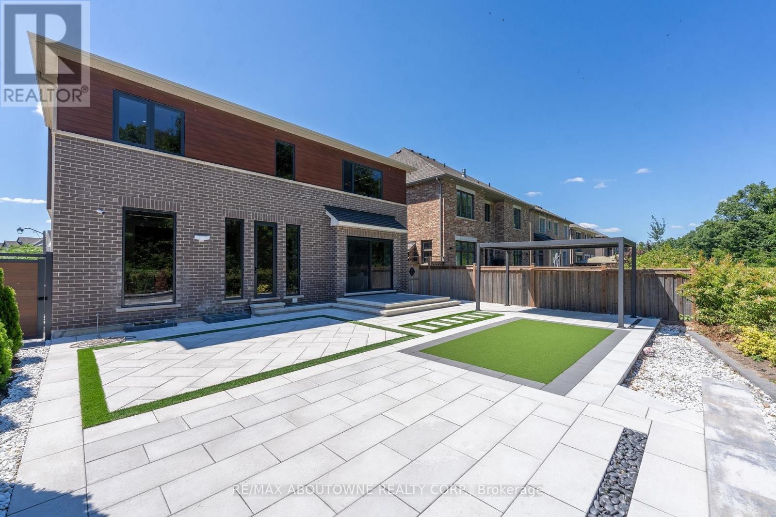 












197 POLLY DRIVE

,
Oakville (GO Glenorchy),




Ontario
L6M5K2

